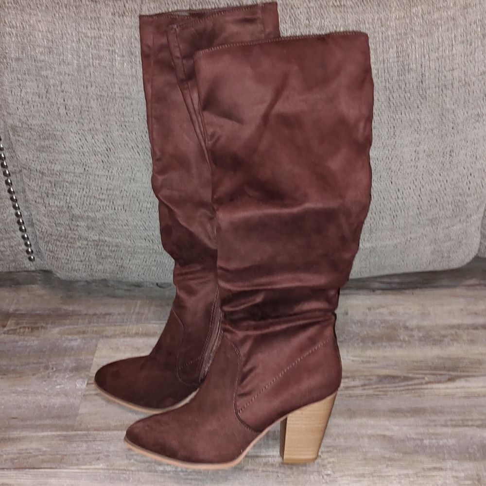 Brown Suede   Knee High Heeled boots  Sz 9 NWOT